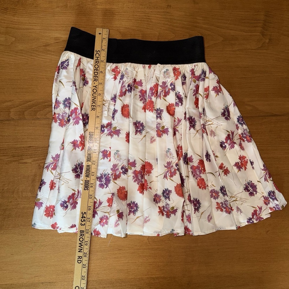 NEW‎ Fiorucci Pleated Floral Skirt Women's US 6 Ivory Pink Purple Stretch Waist - Picture 6 of 6